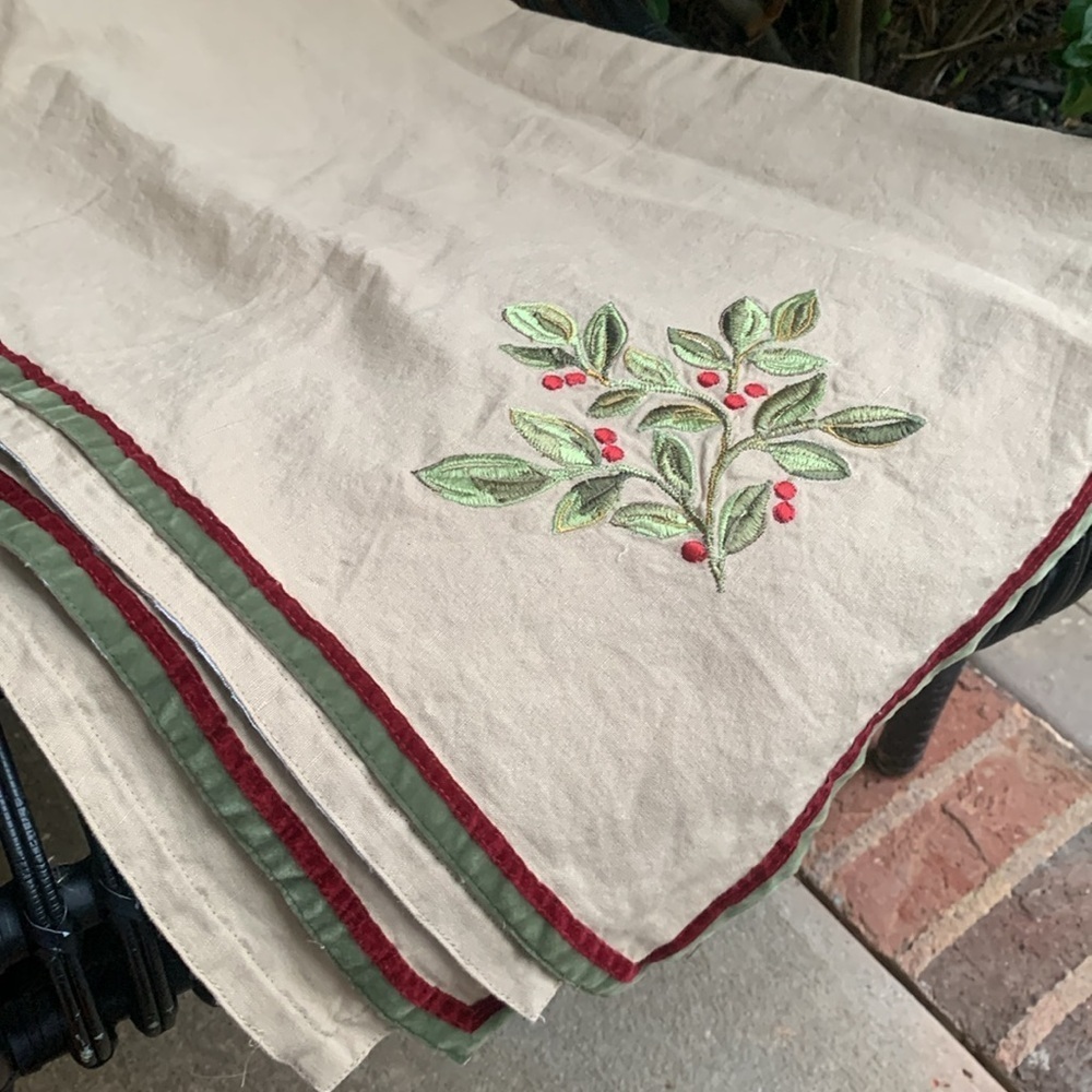 Dinner Table cover tablecloth and 12 table napkins berry linen blend set tan red